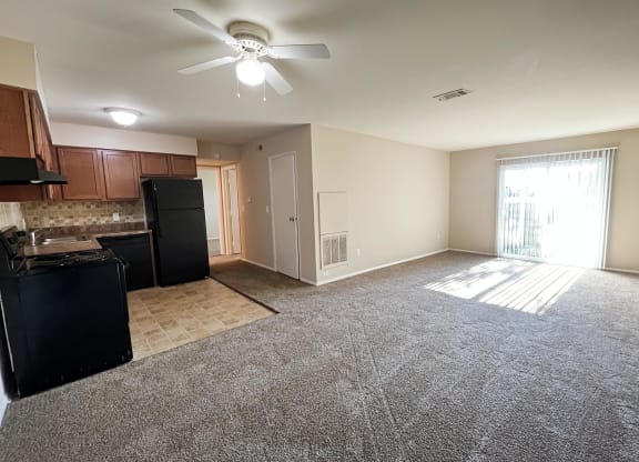 Crown Ridge 2 Bedroom Reno at Crown Ridge Apartments, Franklin, OH, 45005