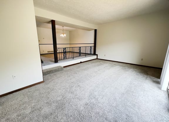 Plush Carpeting  at Crestbrook Apartments & Townhomes, Crescent Spring, 41017