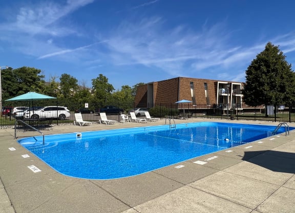 Pool With Sunning Deck at The Wynds, Kettering, 45429