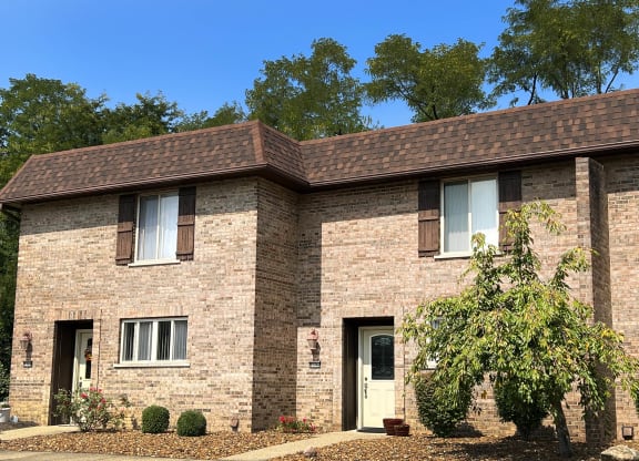 Exterior at Crestbrook Apartments & Townhomes, Crescent Spring