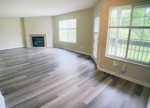 Hardwood Floors at The Vinings Apartments, Ohio