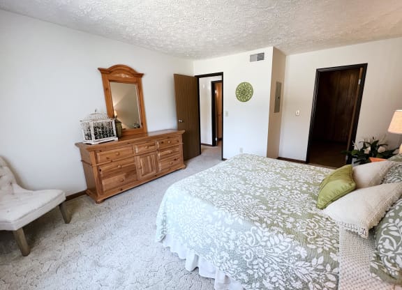 Gorgeous Bedroom  at Colonial Village, Crescent Springs, 41017