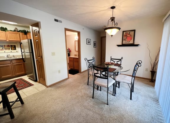 Dining And Kitchen at Walton Ridge Apartments, Kentucky, 41094