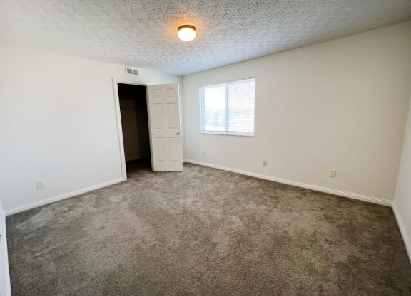 Bedroom With Carpet at Walton Ridge Apartments, Walton