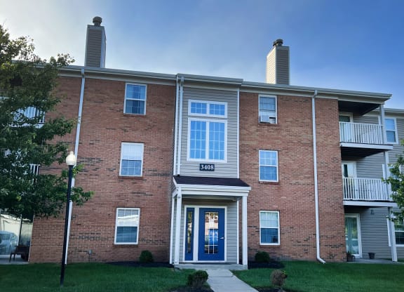 Apartment Exterior at Steeplechase Apartments, Loveland, 45140