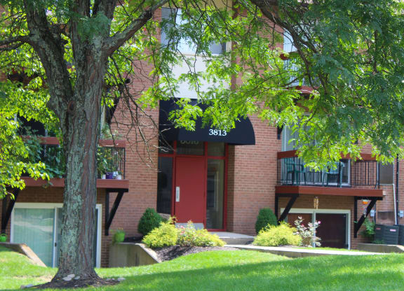 Courtyard Garden Space at Fox Run Apartments, Cincinnati, Ohio