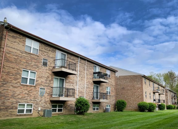 Backside Exterior at Crown Crossing Apartments, Ohio, 45102