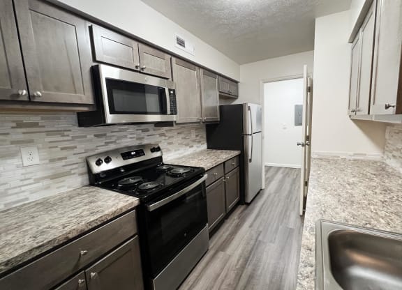 Steel appliances at Deercross Apartments, Cincinnati, 45236