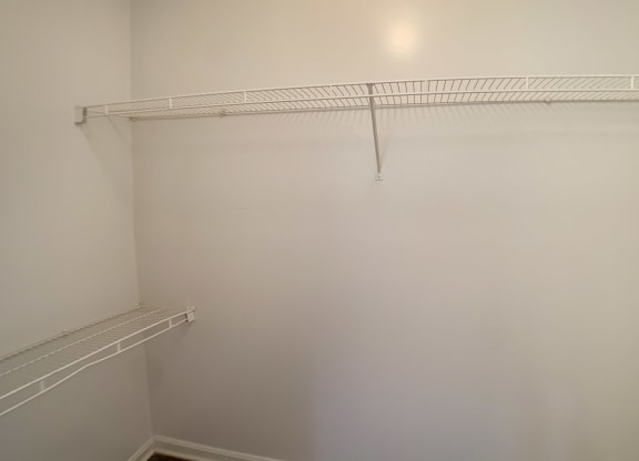closet at Knobs Pointe Apartments, New Albany
