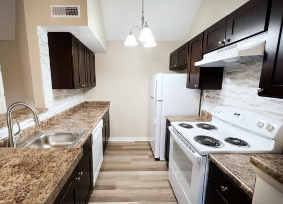 Renovated Kitchen at The Vinings Apartments, Cincinnati, OH