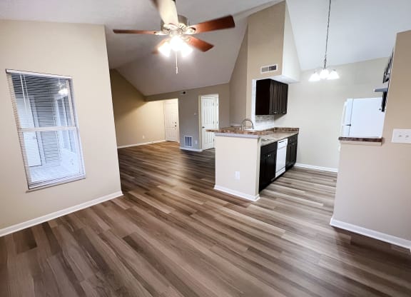 Living And Kitchen at The Vinings Apartments, Cincinnati, 45245