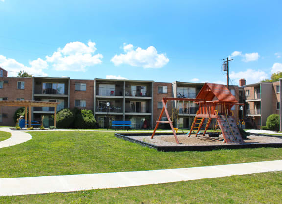 Crown Pointe Court Yard view at Crown Pointe Apartments, Kentucky, 41014
