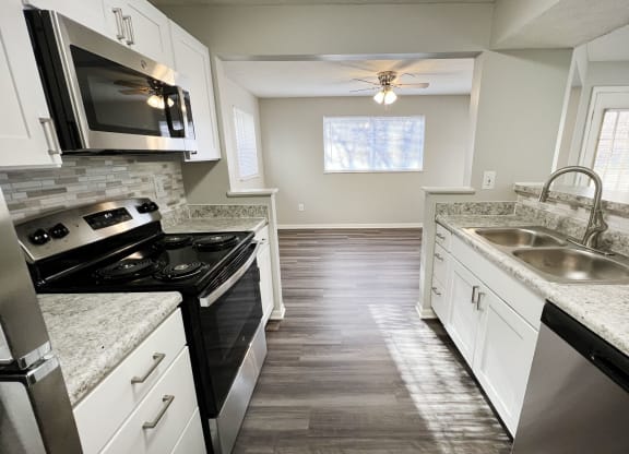 Fully Equipped Kitchen at The Vinings Apartments, Cincinnati