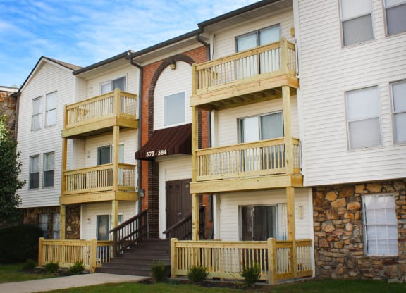 Exterior View at Knobs Pointe Apartments, New Albany, 47150