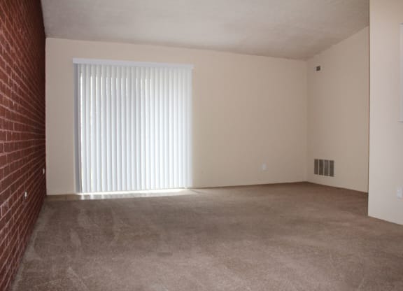 Unfurnished Living at Quail Meadow Apartments, Cincinnati