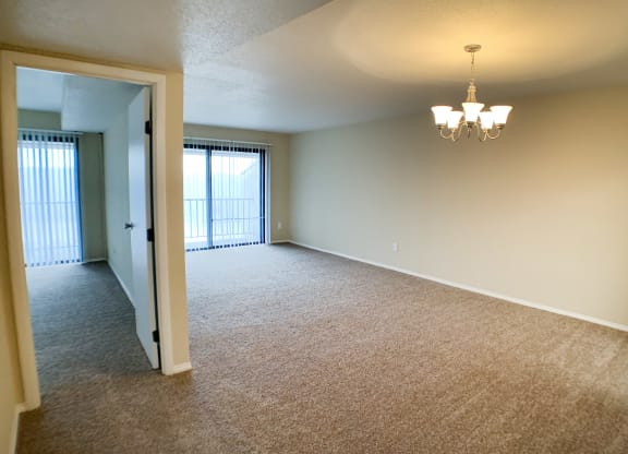 Indian Lookout Living Room area at Indian Lookout Apartments, Ohio