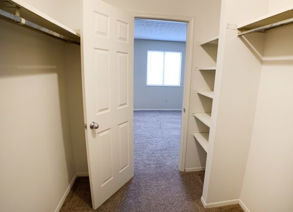 Closet View at Forest Creek Apartments, Middletown, Ohio