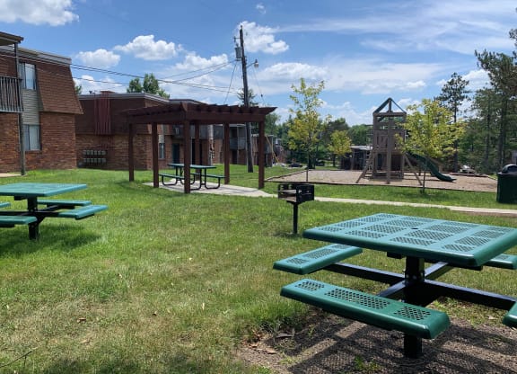 Picnic And BBQ at East Pointe Apartments, Cincinnati, 45245
