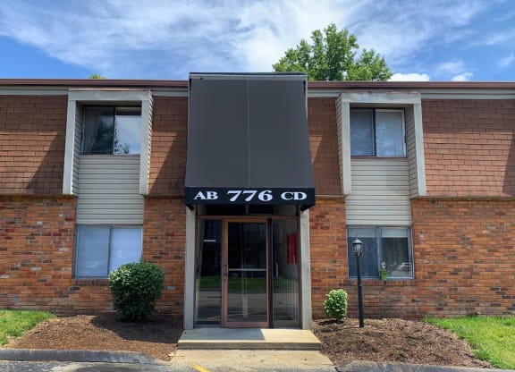 Exterior View at East Pointe Apartments, Cincinnati, OH, 45245
