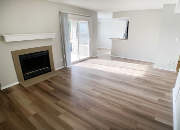 Living Room at Steeplechase Apartments, Loveland, OH, 45140