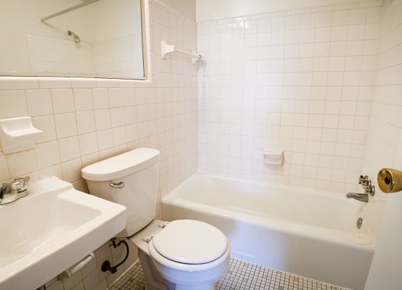 Modern Bathroom  at Barkley Ridge Apartments, Southgate, 41071
