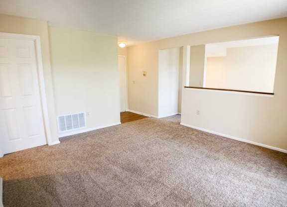 Room with window view at Deercross Apartments, Cincinnati, OH, 45236