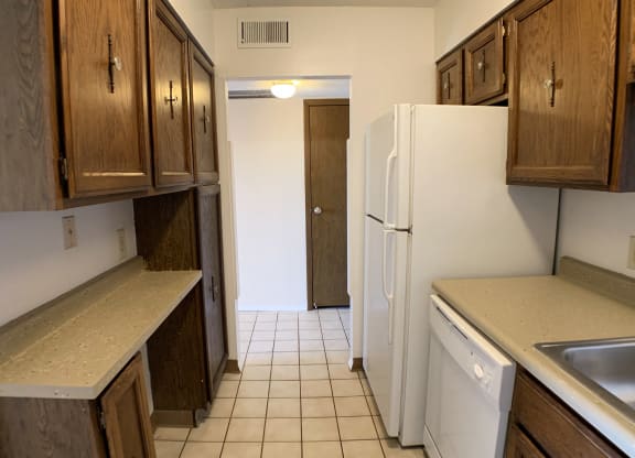 Indian Lookout Kitchen gallery at Indian Lookout Apartments, Cincinnati, Ohio