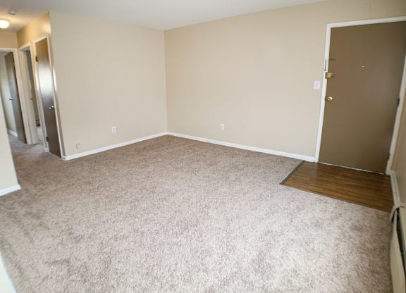 Living room area at Sharondale Woods Apartments, Cincinnati, OH, 45241