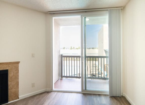 Clarington_1Bed1BathLivingRoomWithBalcony