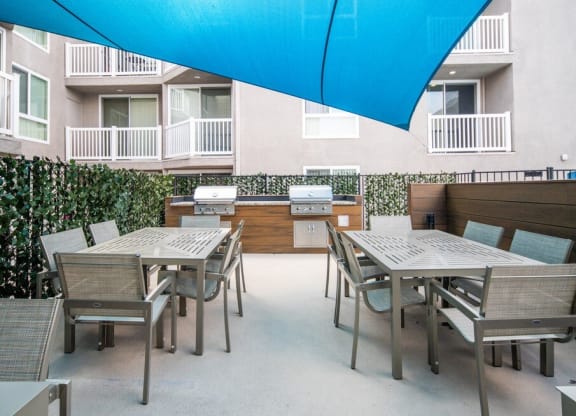 Apartment for rent in Culver City with grills and outdoor seating