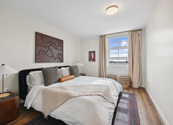 bedroom with white walls and a large bed and a window The Baxter in Los Angeles, CA 90028