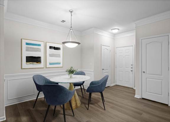Dining area at Wynnewood Farms Apartments, Overland Park, KS, 66209