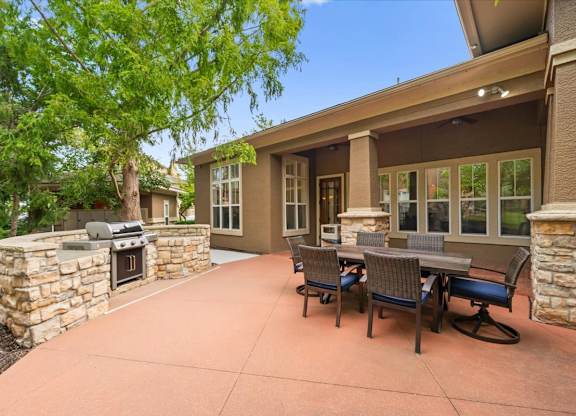 Outdoor Grill And Patio at Stonepost Lakeside Apartment Homes, Olathe