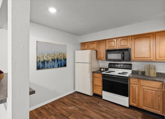 Fully Equipped Kitchen at Millcreek Woods Apartment Homes, Kansas, 66061
