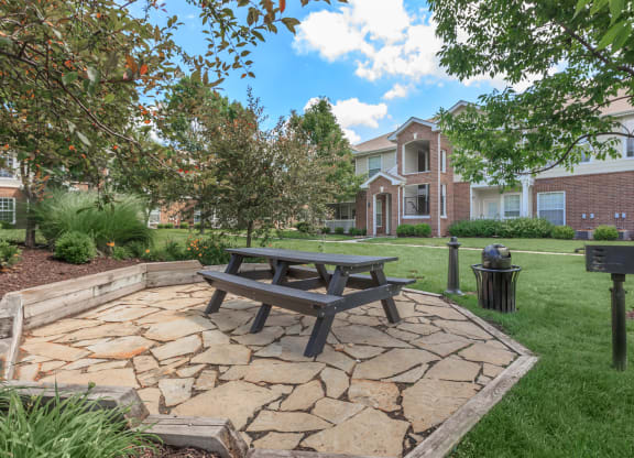 Seating area at Creekside Apartments, Kansas