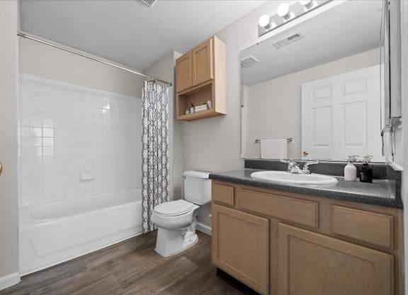 Bathroom With Bathtub at Crowne Chase Apartment Homes, Kansas, 66210