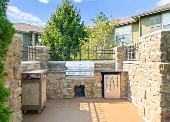 Outdoor Dining and Cooking Areas at Avignon Apartment Homes, Olathe, KS, 66062