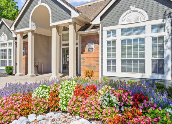outside of stonebriar apartments leasing officeat Stonebriar Apartments, Overland Park, 66213