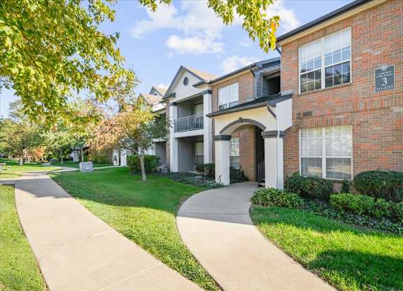 Walking Trailat Crowne Chase Apartment Homes, Kansas, 66210