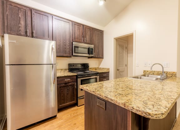 Fully Equipped Kitchen at Waterford Place Apartments & Townhomes, Overland Park
