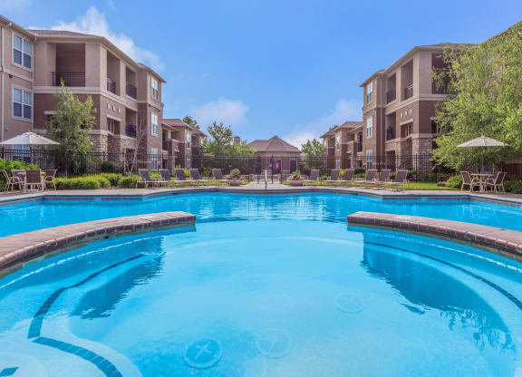 A clear and clean swimming pool at Stonepost Lakeside in Olathe, Kansas.