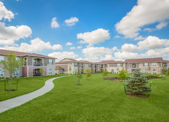 Lush Green Landscaping at Sorrento at Deer Creek Apartment Homes, Overland Park, KS