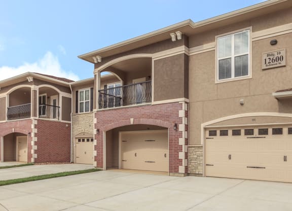 Exquisite Exterior at Sorrento at Deer Creek Apartment Homes, Kansas, 66213