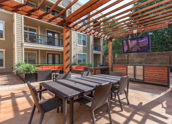 Outdoor seating at West 39th Street Apartments, Kansas City