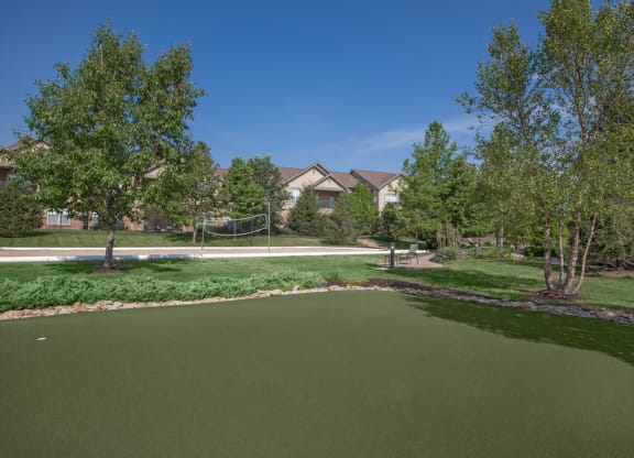 A golf putting green at Stonepost Ranch Apartments in Overland Park, Kansas.