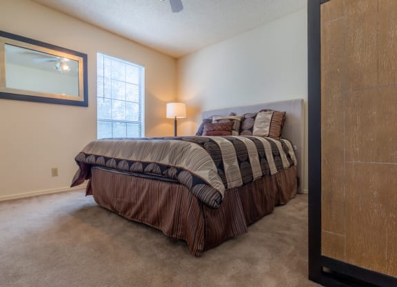 Bedroom with bed at Coventry Oaks Apartments, Overland Park, KS, 66214