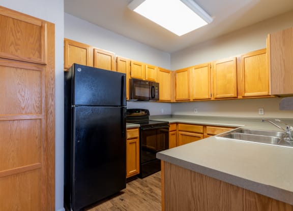 Fully Furnished Kitchen at Somerset Oaks, Olathe, KS, 66062