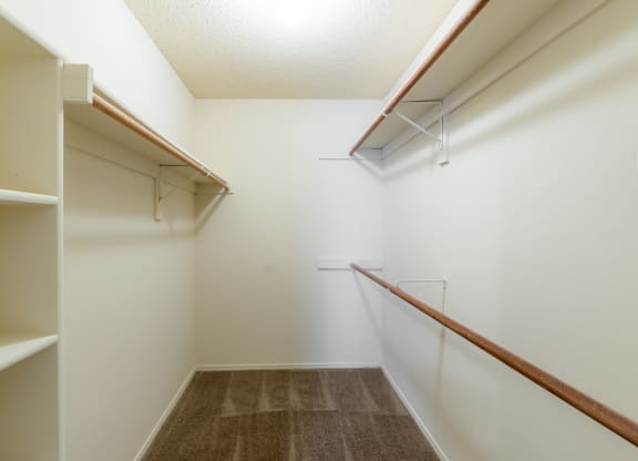 closet1 at Coventry Oaks Apartments, Overland Park, Kansas