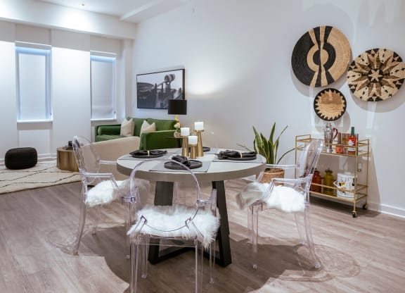 dining room table in b1 floorplan at Sky on Main in Missouri