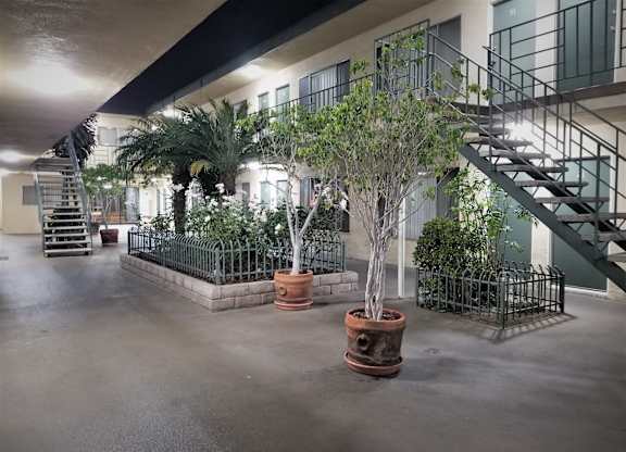 courtyard3